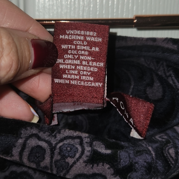 Mid length velvety skirt - Picture 3 of 3